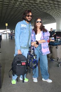 Genelia Deshmukh and Riteish Deshmukh spotted at the airport