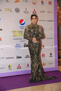 Sara Ali Khan snapped at FEF India Fashion Awards