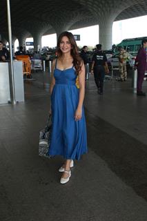 Kriti Kharbanda spotted at the airport