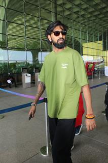 Kunal Pandya snapped at the airport