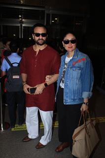 Saif Ali Khan and Kareena Kapoor spotted at the airport