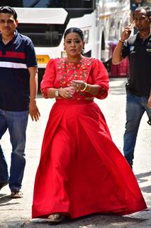 Bharti Singh snapped on the set of Dance Deewane 4