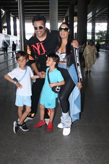 Kashmira Shah and Krushna Abhishek snapped at the airport