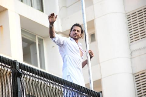 Shah Rukh Khan waves hand on the special occasion of Eid 