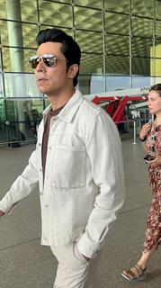 Randeep Hooda spotted at the airport