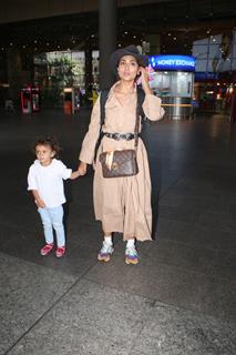 Shriya Saran spotted at the airport 