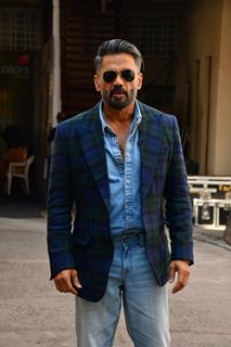 Suniel Shetty snapped for Dance Deewane show