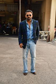 Suniel Shetty snapped for Dance Deewane show