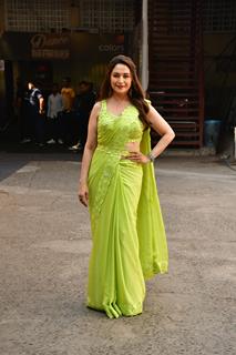 Madhuri Dixit snapped for Dance Deewane show
