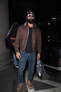 Vicky Kaushal snapped at the airport