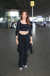 Mahira Sharma snapped at the airport