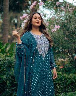 Sonakshi Sinha Sonakshi Sinha looks absolutely beautiful in an ethnic outfit