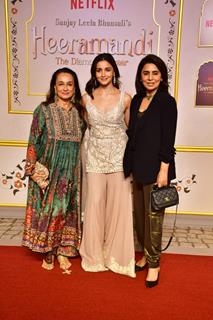 Soni Razdan, Neetu Kapoor and Alia Bhatt grace the premiere of Heeramandi
