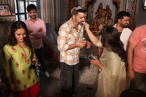 Karam Rajpal Birthday celebration on the set of Qayamat Se Qayamat Tak