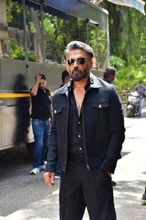 Suniel Shetty snapped on the set of Dance Deewane 4