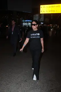 Kareena Kapoor snapped at the airport