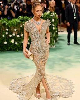 Jennifer Lopez grace Red carpet of Met Gala 2024 
