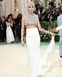 Cara Delevingne grace Red carpet of Met Gala 2024 