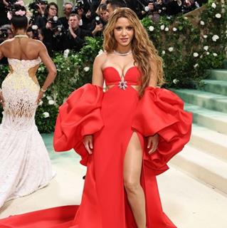 Shakira grace Red carpet of Met Gala 2024 