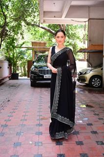 Sanjeeda Shaikh snapped promoting Heeramandi 