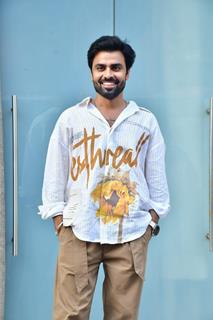 Jitendra Kumar snapped for the promotion of Panchayat 3