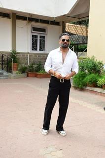 Suniel Shetty snapped after their Lok Sabha Election voting