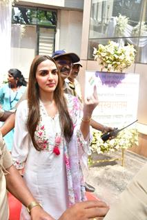 Esha Deol snapped after their Lok Sabha Election voting