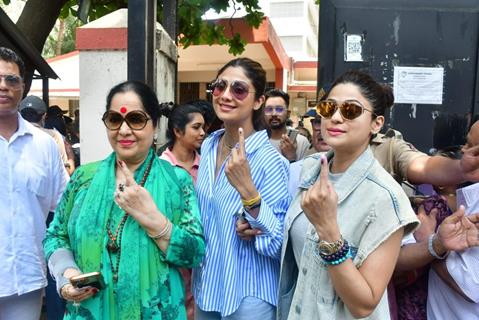 Shamita Shetty and Shilpa Shetty snapped after their Lok Sabha Election voting
