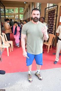 Sohail Khan snapped after their Lok Sabha Election voting