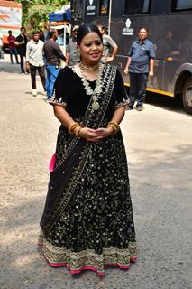 Bharti Singh snapped on the set of Dance Deewane 4 Finale