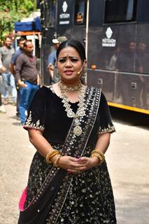 Bharti Singh snapped on the set of Dance Deewane 4 Finale