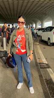 Sunny Leone snapped at airport