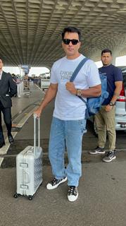 Sonu Sood snapped at the airport 