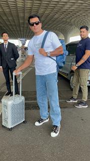 Sonu Sood snapped at the airport 