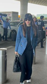 Karishma Kapoor snapped at the airport