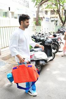 Varun Dhawan snapped leaving from Hinduja hospital in Bandra