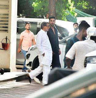  Ranbir Kapoor snapped at Sanjay Leela Bhansali house 