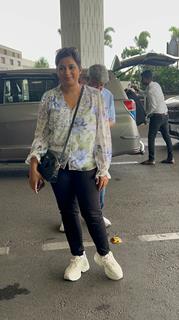 Shreya Ghoshal snapped at the airport
