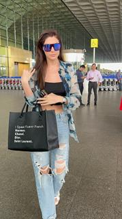 Elnaaz Norouzi  snapped at the airport