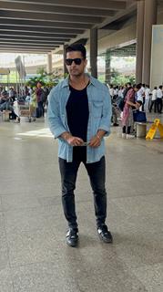 Ravi Dubey  snapped at the airport