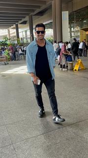 Ravi Dubey  snapped at the airport