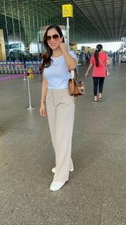 Sophie Choudry snapped at the airport