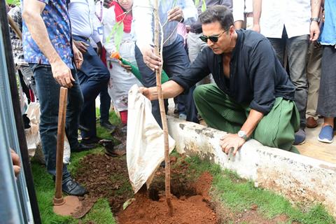 Akshay Kumar snapped in Bandra