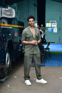 Kartik Aaryan snapped in Juhu