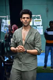 Kartik Aaryan snapped in Juhu