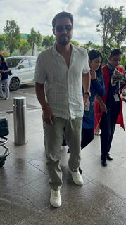 Randeep Hooda spotted at the airport