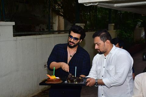 Arjun Kapoor snapped for his birthday celebration at his residence in Juhu