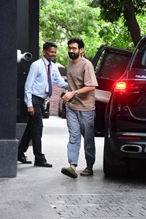 Vikrant Massey snapped in Khar