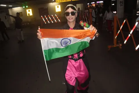 AOORA  snapped at the airport