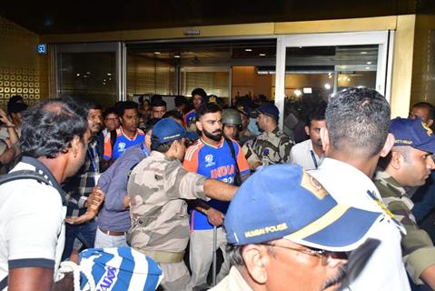 Virat Kohli snapped at the Mumbai Airport